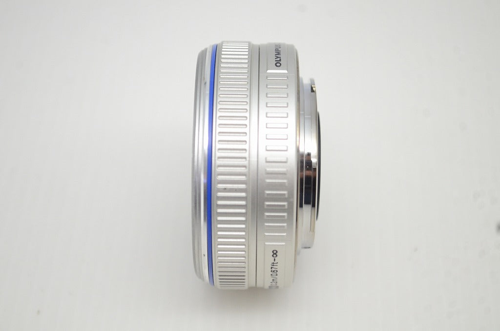 良品 OLYMPUS オリンパス M.ZUIKO DIGITAL 17mm F2.8 パンケーキレンズ マイクロフォーサーズ シルバー 251105m
