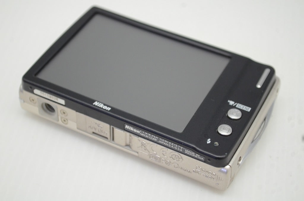 Nikon ニコン COOLPIX S230 コンパクトデジタルカメラ シルバー 251112q