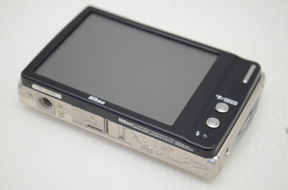 Nikon ニコン COOLPIX S230 コンパクトデジタルカメラ シルバー 251112q