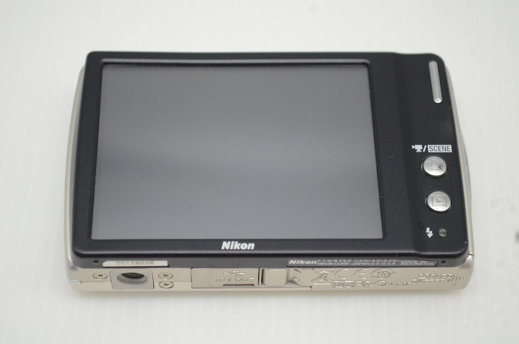 Nikon ニコン COOLPIX S230 コンパクトデジタルカメラ シルバー 251112q