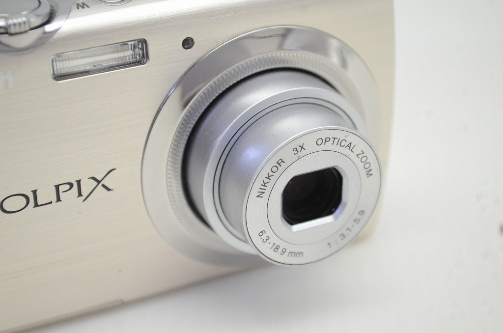 Nikon ニコン COOLPIX S230 コンパクトデジタルカメラ シルバー 251112q