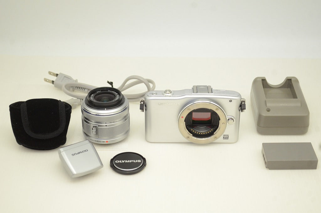 美品 OLYMPUS PEN mini E-PM1 + M.ZUIKO DIGITAL 14-42mm F3.5-5.6 II R レンズキット ミラーレス シルバー 251105i