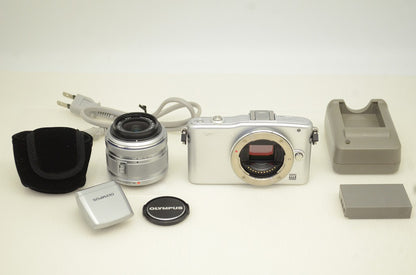 美品 OLYMPUS PEN mini E-PM1 + M.ZUIKO DIGITAL 14-42mm F3.5-5.6 II R レンズキット ミラーレス シルバー 251105i