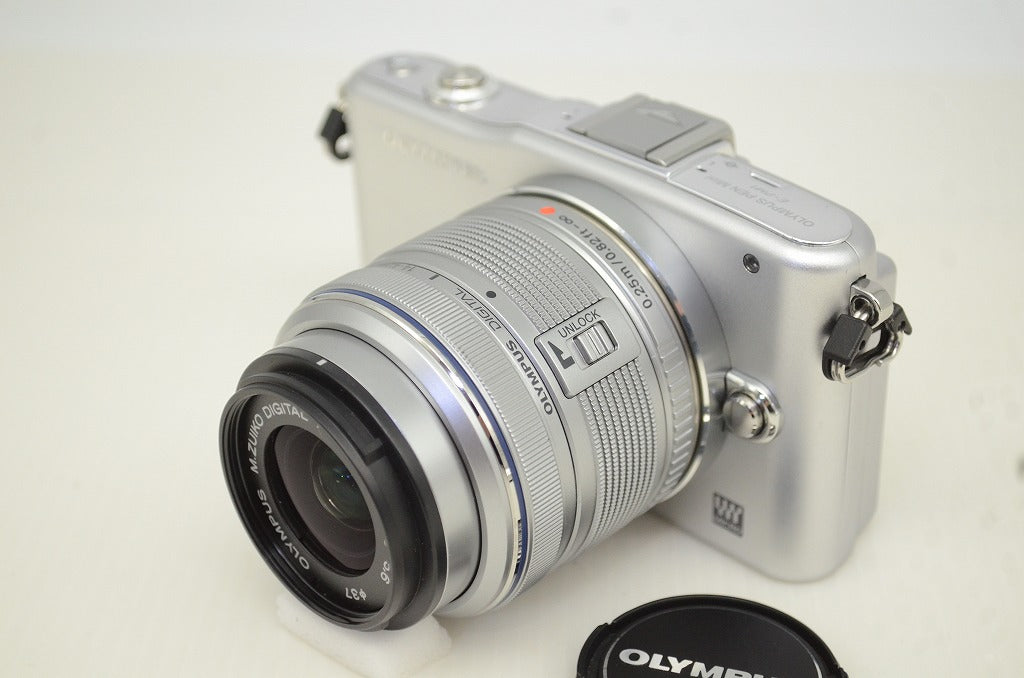 美品 OLYMPUS PEN mini E-PM1 + M.ZUIKO DIGITAL 14-42mm F3.5-5.6 II R レンズキット ミラーレス シルバー 251105i