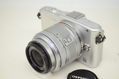 美品 OLYMPUS PEN mini E-PM1 + M.ZUIKO DIGITAL 14-42mm F3.5-5.6 II R レンズキット ミラーレス シルバー 251105i