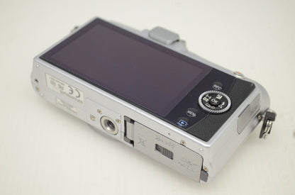 美品 OLYMPUS PEN mini E-PM1 + M.ZUIKO DIGITAL 14-42mm F3.5-5.6 II R レンズキット ミラーレス シルバー 251105i