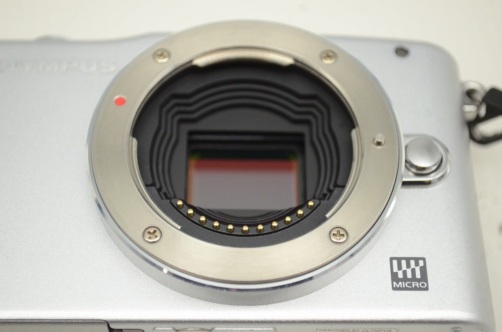 美品 OLYMPUS PEN mini E-PM1 + M.ZUIKO DIGITAL 14-42mm F3.5-5.6 II R レンズキット ミラーレス シルバー 251105i