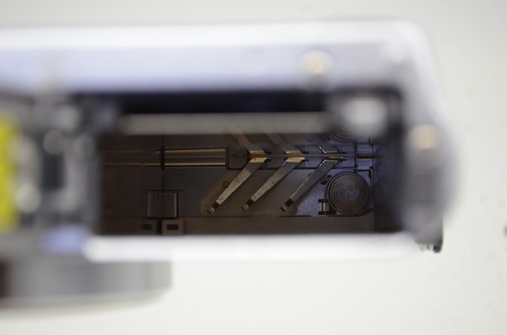 美品 OLYMPUS PEN mini E-PM1 + M.ZUIKO DIGITAL 14-42mm F3.5-5.6 II R レンズキット ミラーレス シルバー 251105i