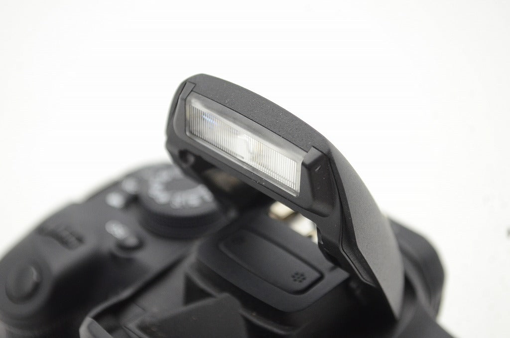良品 Canon キヤノン EOS Kiss X7i + EF-S 18-55mm F3.5-5.6 IS STM デジタル一眼レフカメラ 250905v