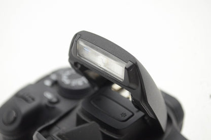 良品 Canon キヤノン EOS Kiss X7i + EF-S 18-55mm F3.5-5.6 IS STM デジタル一眼レフカメラ 250905v