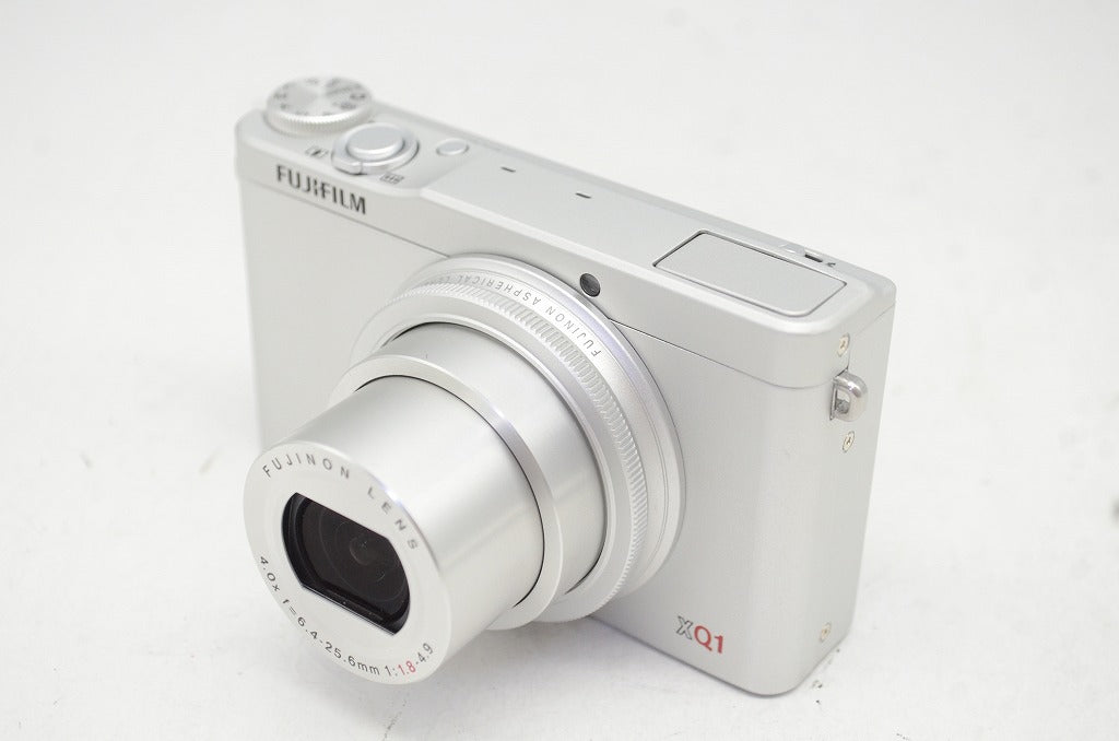 美品 FUJIFILM フジフィルム XQ1 コンパクトデジタルカメラ シルバー 250908d