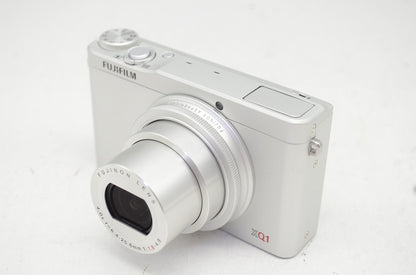 美品 FUJIFILM フジフィルム XQ1 コンパクトデジタルカメラ シルバー 250908d