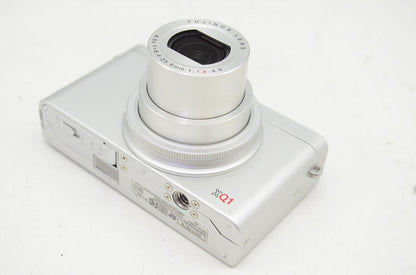 美品 FUJIFILM フジフィルム XQ1 コンパクトデジタルカメラ シルバー 250908d
