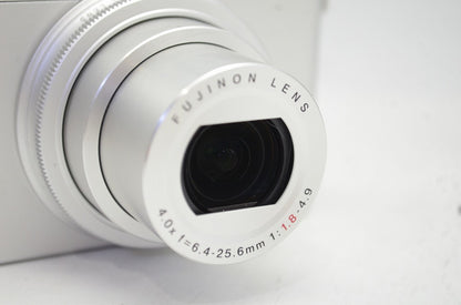 美品 FUJIFILM フジフィルム XQ1 コンパクトデジタルカメラ シルバー 250908d