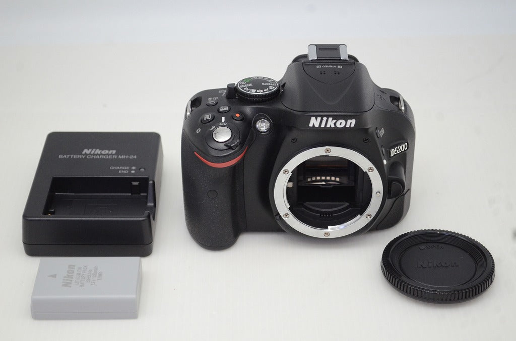 良品 Nikon ニコン D5200 ボディ デジタル一眼レフカメラ 251107b