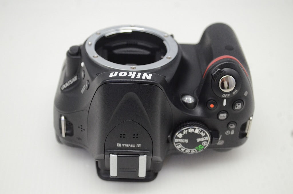 良品 Nikon ニコン D5200 ボディ デジタル一眼レフカメラ 251107b