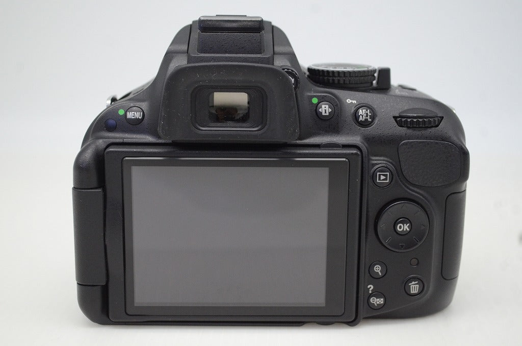 良品 Nikon ニコン D5200 ボディ デジタル一眼レフカメラ 251107b