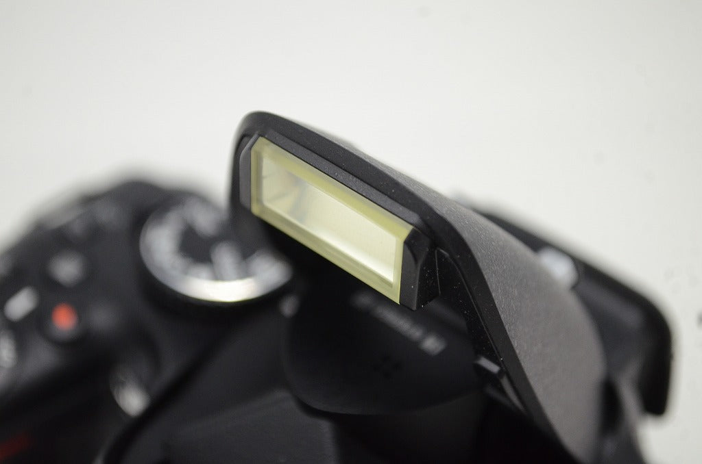 良品 Nikon ニコン D5200 ボディ デジタル一眼レフカメラ 251107b