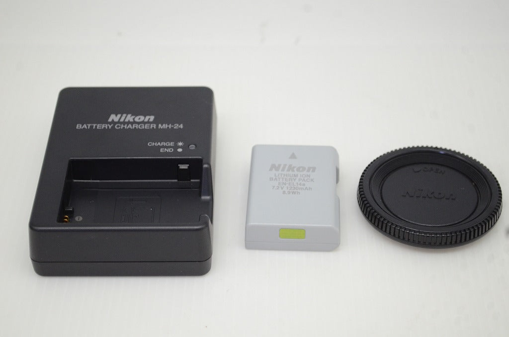 良品 Nikon ニコン D5200 ボディ デジタル一眼レフカメラ 251107b