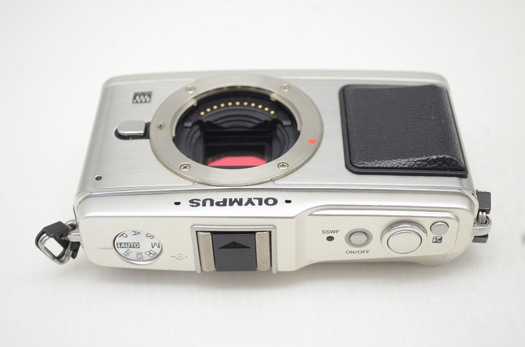 訳あり品 OLYMPUS オリンパス PEN E-P1 ボディ ミラーレス一眼カメラ シルバー 251113a