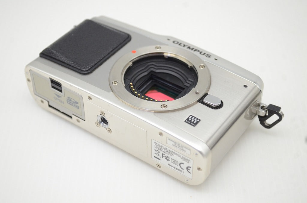 訳あり品 OLYMPUS オリンパス PEN E-P1 ボディ ミラーレス一眼カメラ シルバー 251113a