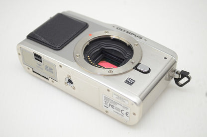 訳あり品 OLYMPUS オリンパス PEN E-P1 ボディ ミラーレス一眼カメラ シルバー 251113a
