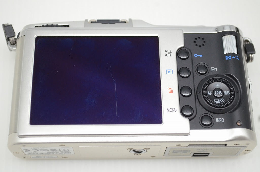 訳あり品 OLYMPUS オリンパス PEN E-P1 ボディ ミラーレス一眼カメラ シルバー 251113a