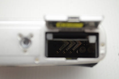 訳あり品 OLYMPUS オリンパス PEN E-P1 ボディ ミラーレス一眼カメラ シルバー 251113a