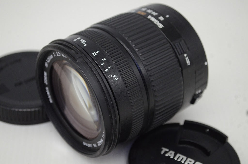 良品 SIGMA シグマ 18-125mm F3.5-5.6 DC Canon キヤノン EFマウント APS-C ズームレンズ フード付 251107e