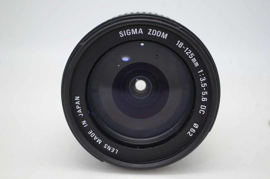 良品 SIGMA シグマ 18-125mm F3.5-5.6 DC Canon キヤノン EFマウント APS-C ズームレンズ フード付 251107e