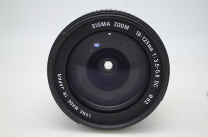良品 SIGMA シグマ 18-125mm F3.5-5.6 DC Canon キヤノン EFマウント APS-C ズームレンズ フード付 251107e