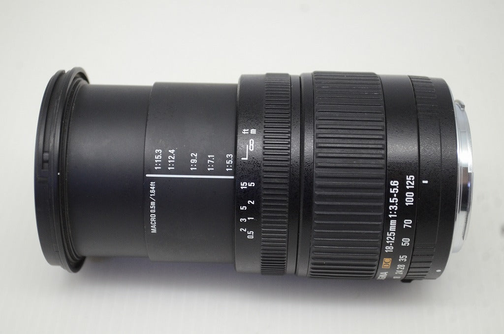 良品 SIGMA シグマ 18-125mm F3.5-5.6 DC Canon キヤノン EFマウント APS-C ズームレンズ フード付 251107e