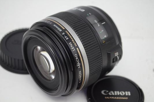 Canon キヤノン EF-S 60mm F2.8 MACRO USM APS-C 単焦点レンズ フード ポーチ付 250910j