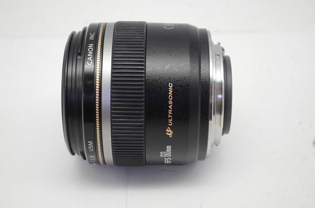【傷あり】　Canon EF-S 60mm f/2.8 USM レンズ　フード付 傷あり】 Canon EF-S 60mm f/2.8 USM レンズ フード付