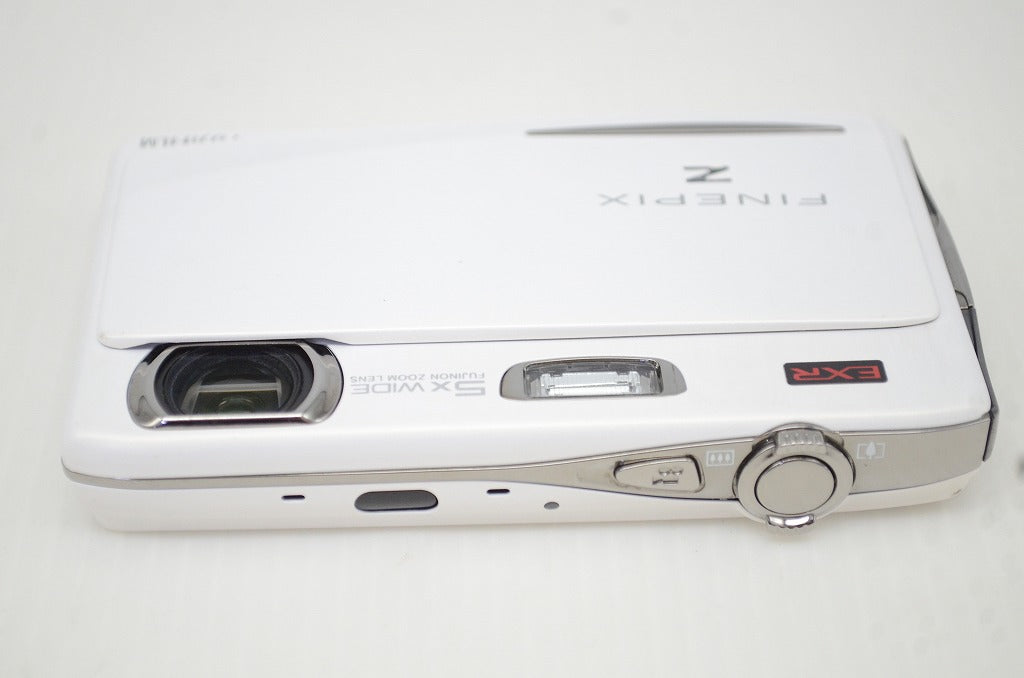 美品 FUJIFILM フジフィルム FinePix Z950EXR コンパクトデジタルカメラ ホワイト 251117t