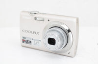 美品 Nikon ニコン COOLPIX S230 コンパクトデジタルカメラ シルバー 元箱付 240423e