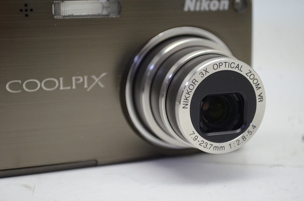 Nikon ニコン COOLPIX S700 コンパクトデジタルカメラ アーバンブラック 元箱付 250915i