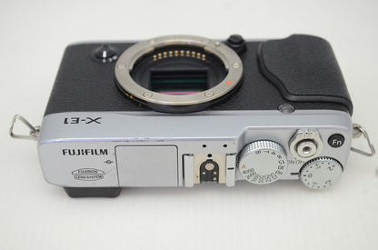 FUJIFILM フジフィルム X-E1 ボディ ミラーレス一眼カメラ シルバー 元箱付 251117b