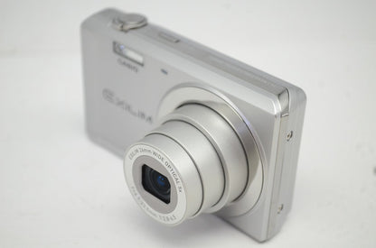 美品 CASIO カシオ EXILIM EX-Z27 コンパクトデジタルカメラ シルバー 元箱付 250912f