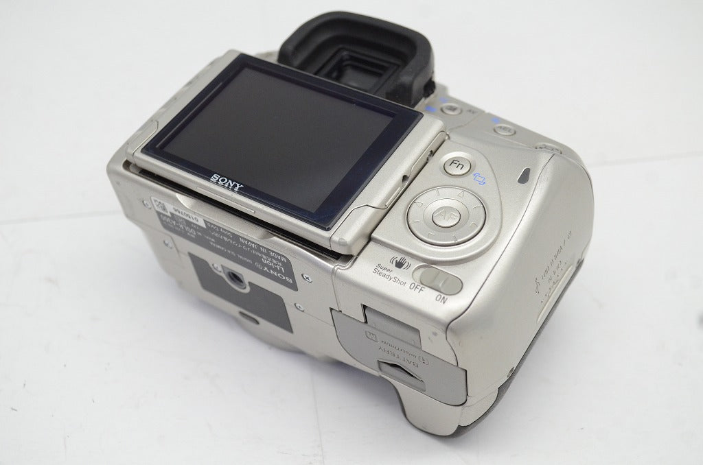 SONY ソニー α300 + DT 18-70mm レンズキット デジタル一眼レフカメラ シルバー 250917a