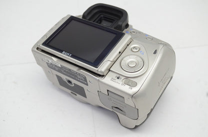 SONY ソニー α300 + DT 18-70mm レンズキット デジタル一眼レフカメラ シルバー 250917a
