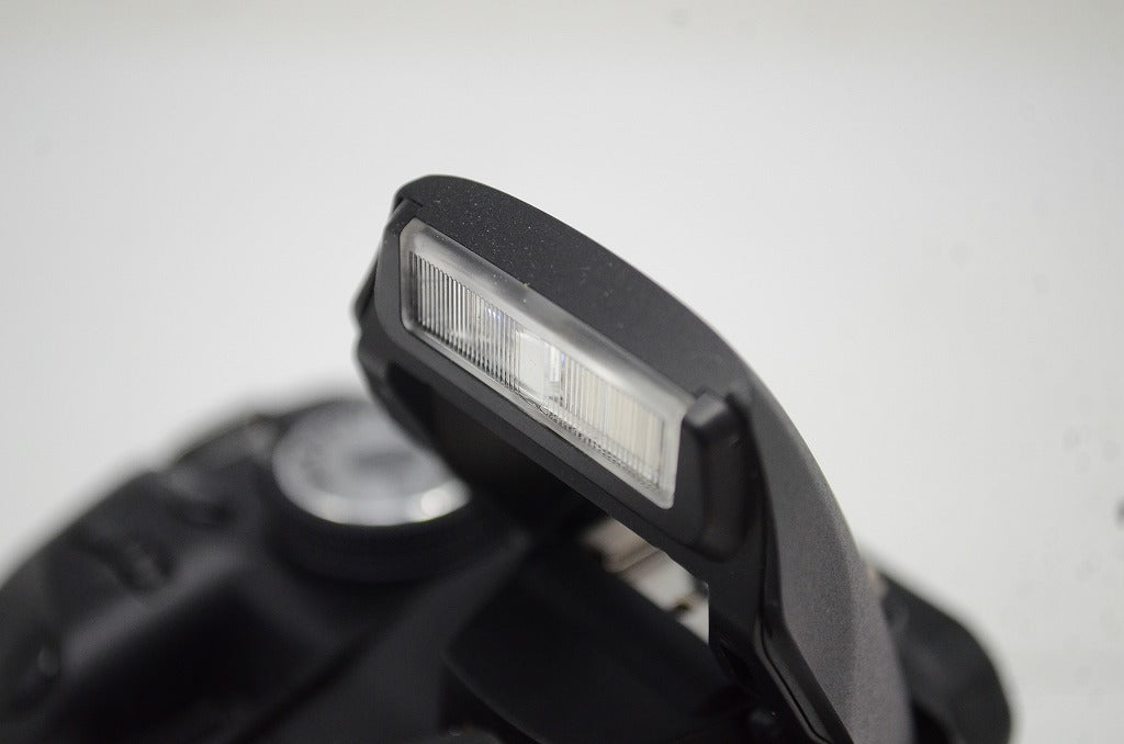 Canon EOS Kiss X3 レンズキット EF-S 18-55mm F3.5-5.6 IS デジタル一眼レフカメラ 元箱付 250912j