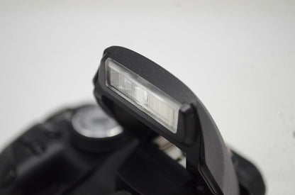 Canon EOS Kiss X3 レンズキット EF-S 18-55mm F3.5-5.6 IS デジタル一眼レフカメラ 元箱付 250912j