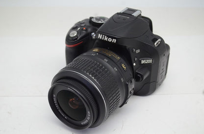 Nikon ニコン D5200 + AF-S DX 18-55mm VR レンズキット デジタル一眼レフカメラ 元箱付 250915r
