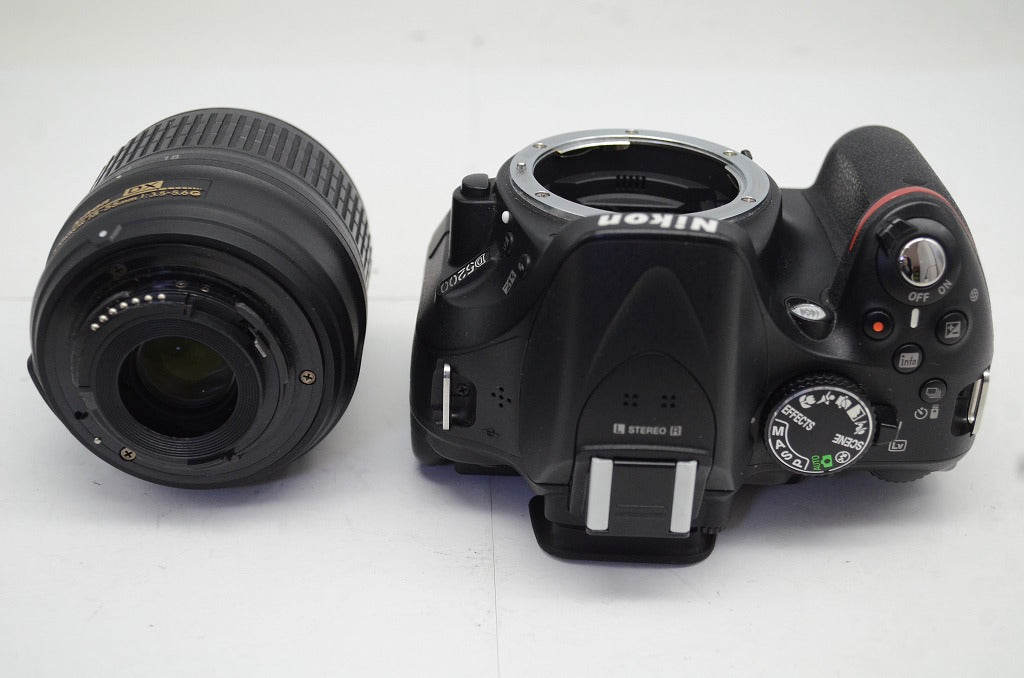 Nikon ニコン D5200 + AF-S DX 18-55mm VR レンズキット デジタル一眼レフカメラ 元箱付 250915r