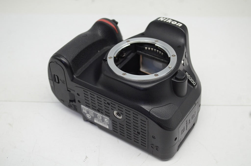 Nikon ニコン D5200 + AF-S DX 18-55mm VR レンズキット デジタル一眼レフカメラ 元箱付 250915r