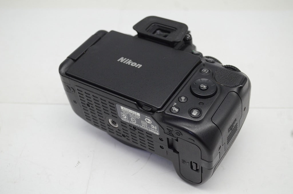 Nikon ニコン D5200 + AF-S DX 18-55mm VR レンズキット デジタル一眼レフカメラ 元箱付 250915r
