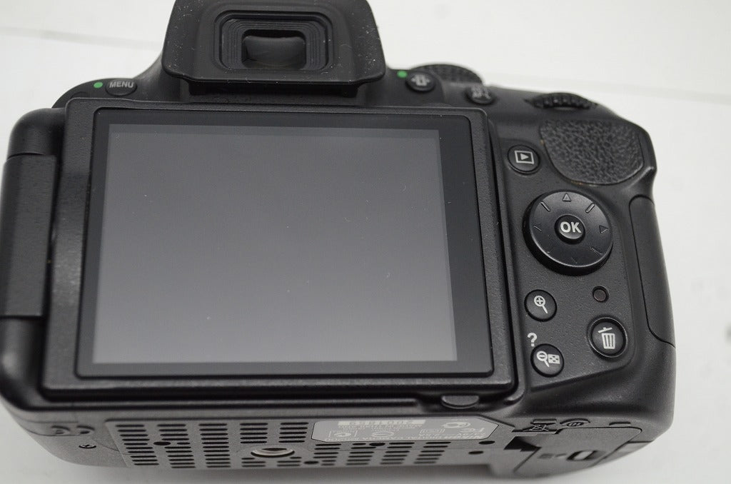 Nikon ニコン D5200 + AF-S DX 18-55mm VR レンズキット デジタル一眼レフカメラ 元箱付 250915r