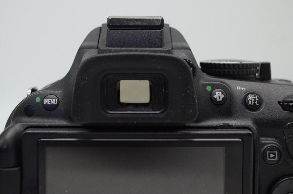 Nikon ニコン D5200 + AF-S DX 18-55mm VR レンズキット デジタル一眼レフカメラ 元箱付 250915r