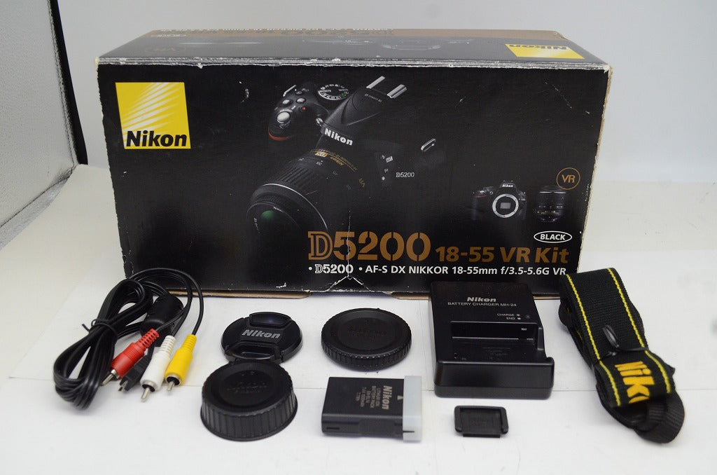 Nikon ニコン D5200 + AF-S DX 18-55mm VR レンズキット デジタル一眼レフカメラ 元箱付 250915r